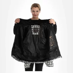 Protest, Prtbreey Ski-jas Dames True Zwart 18 Protest, Prtbreey Ski-jas Dames True Zwart -XUEFENG EXTREME OUTFIT protest prtbreey aa jas gevoerd dames true zwart 22prote110v1 BI 06 1